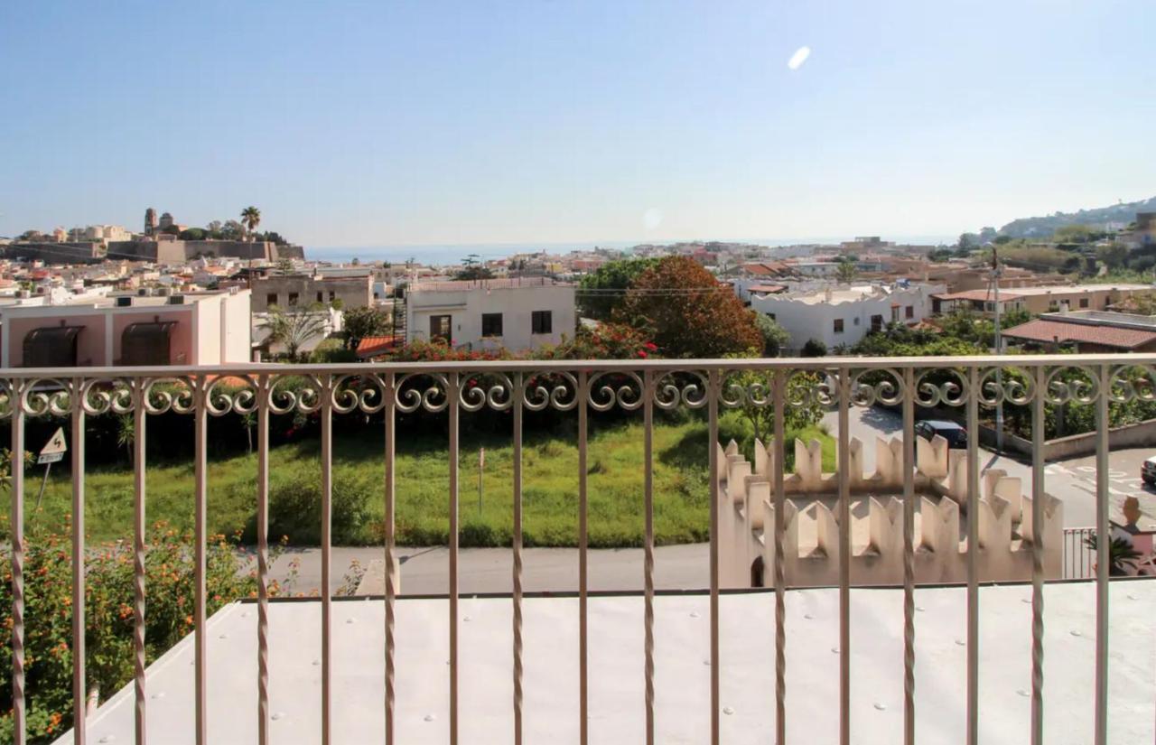 Casa Vacanza Artemis Липари Экстерьер фото