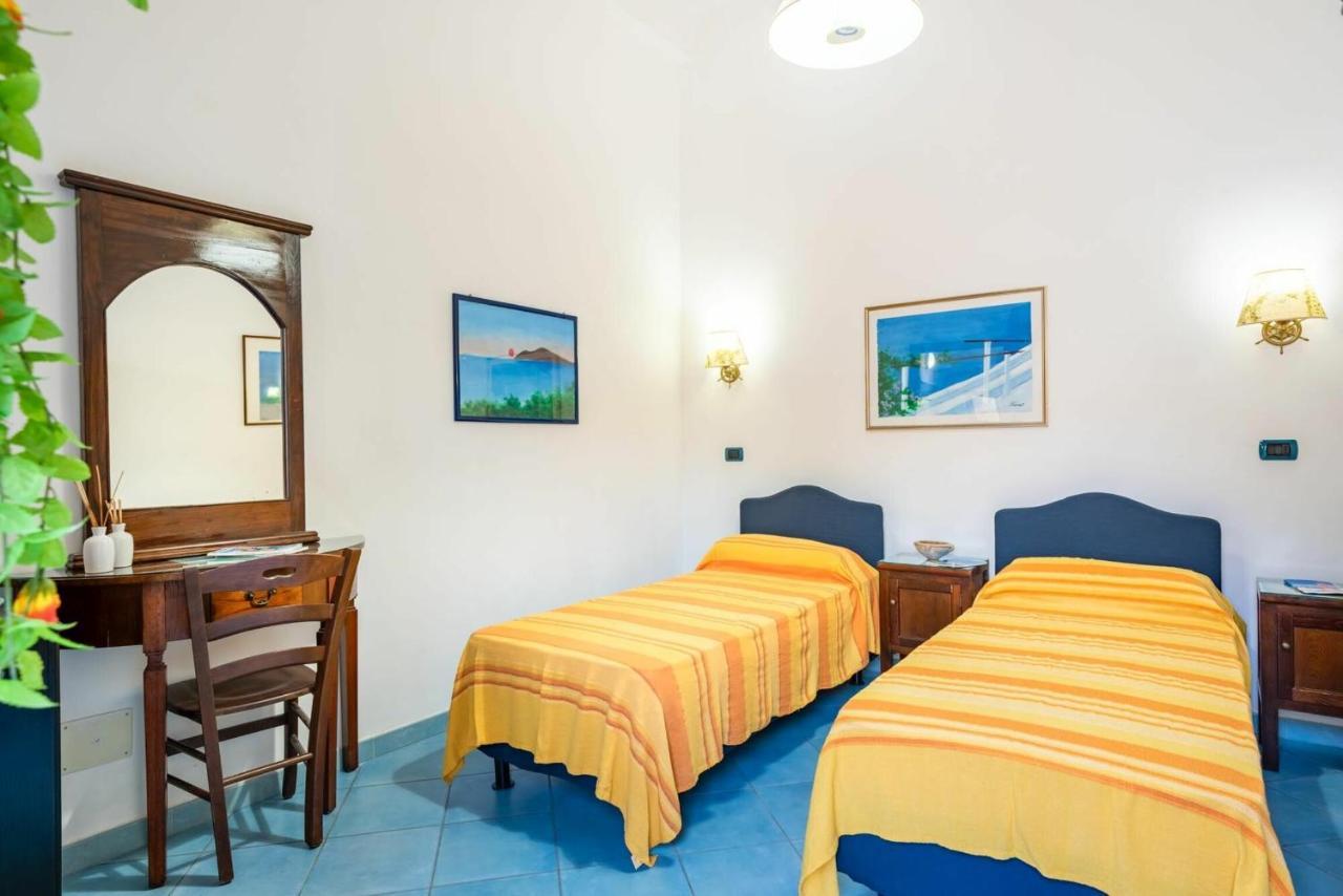 Casa Vacanza Artemis Липари Экстерьер фото