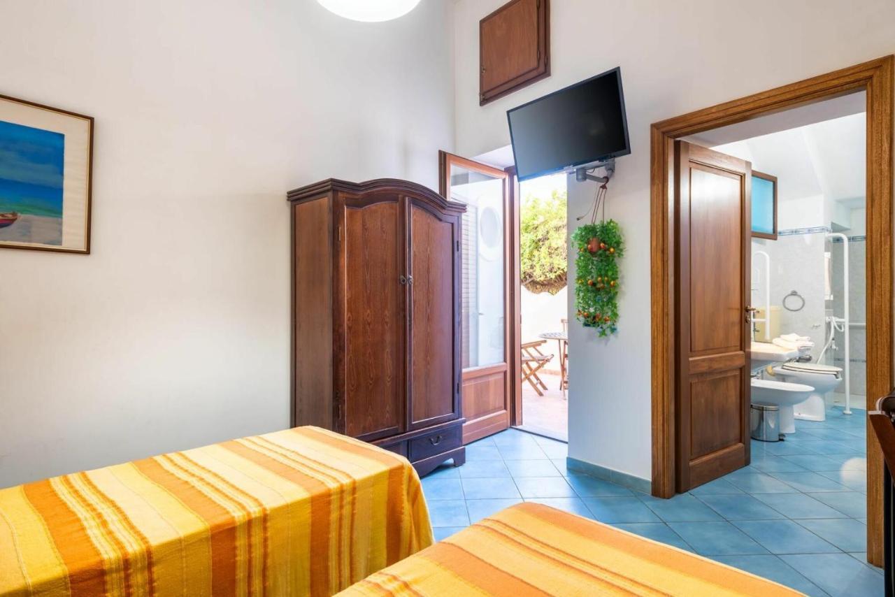 Casa Vacanza Artemis Липари Экстерьер фото