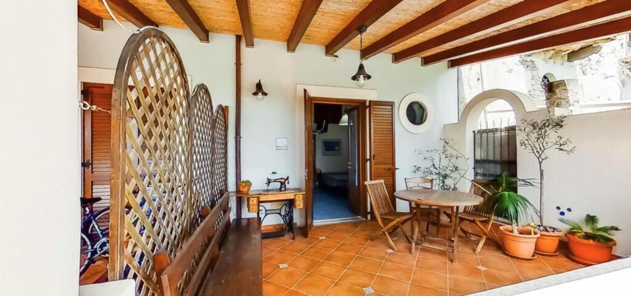 Casa Vacanza Artemis Липари Экстерьер фото